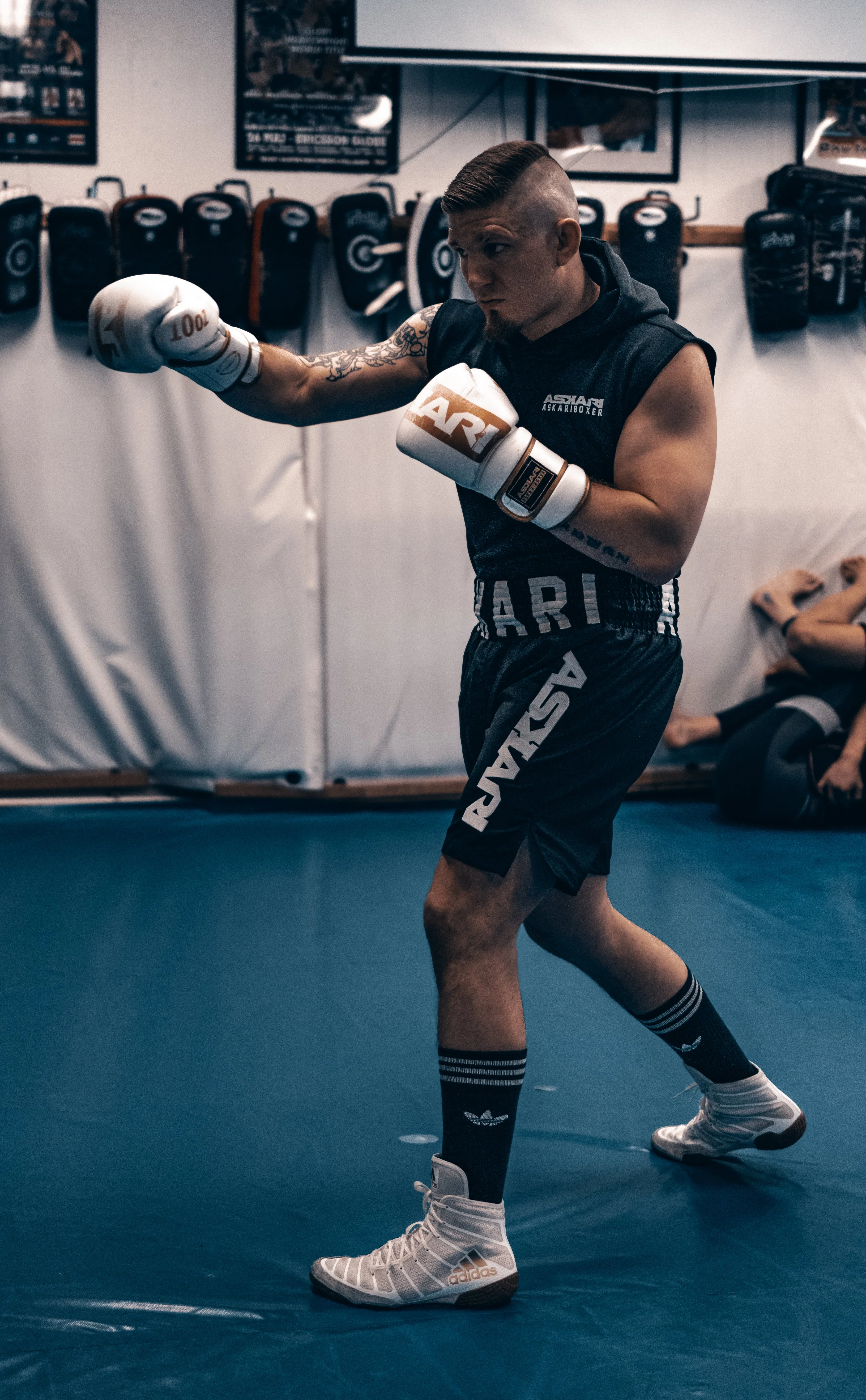 "BLANCO" ASKARI BOXING GLOVES [HERO SERIES] - Image 4