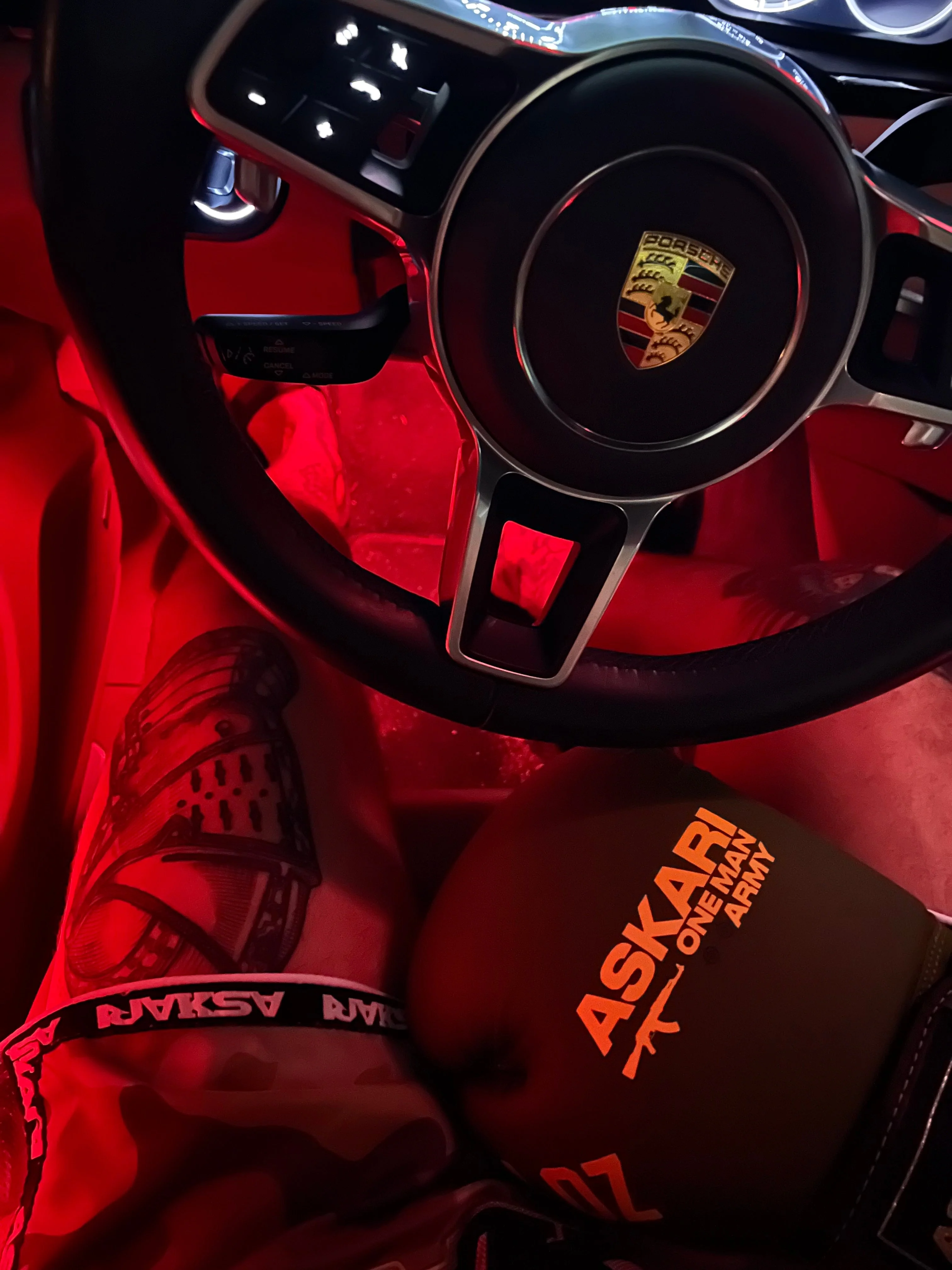 "ONE MAN ARMY" BOXING GLOVES - Image 8